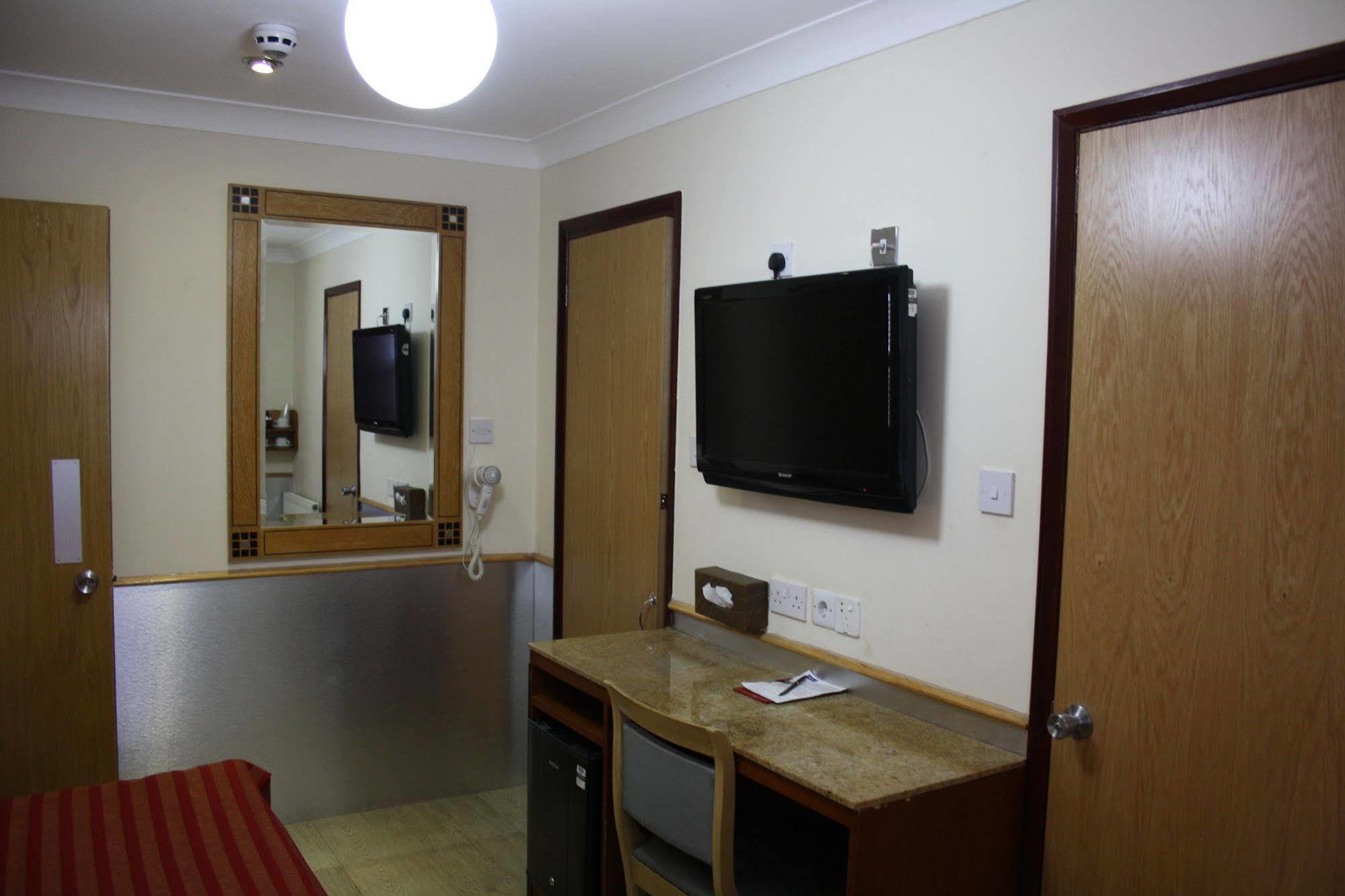 Eurotraveller Hotel- Express London Exterior photo